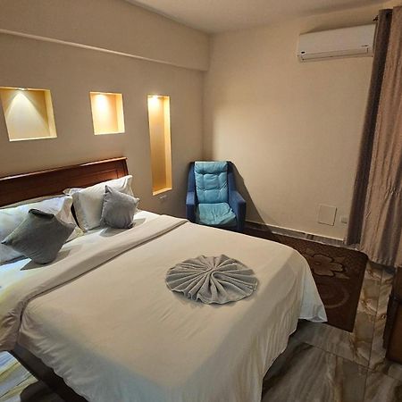 شقة Midpoint Sea View - Families Only الإسكندرية المظهر الخارجي الصورة