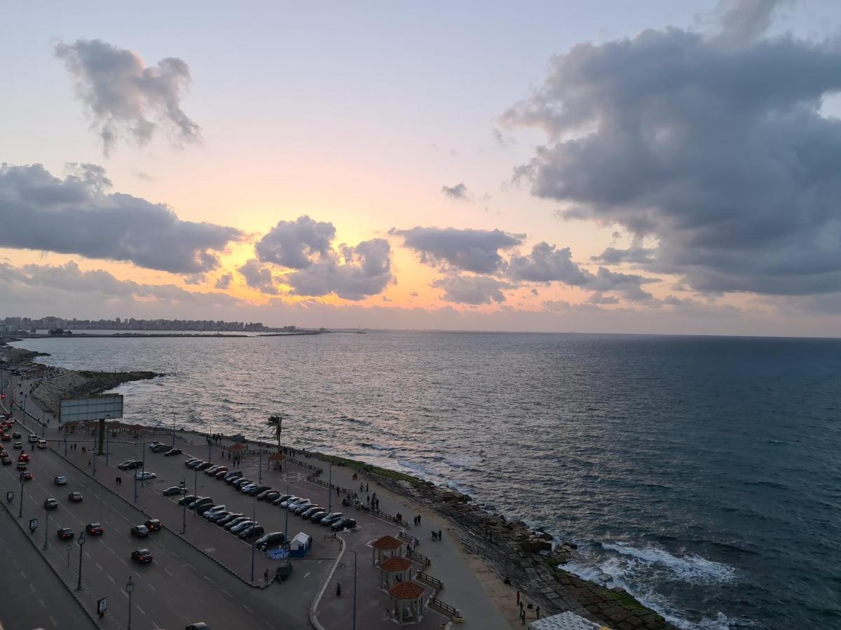 شقة Midpoint Sea View - Families Only الإسكندرية المظهر الخارجي الصورة