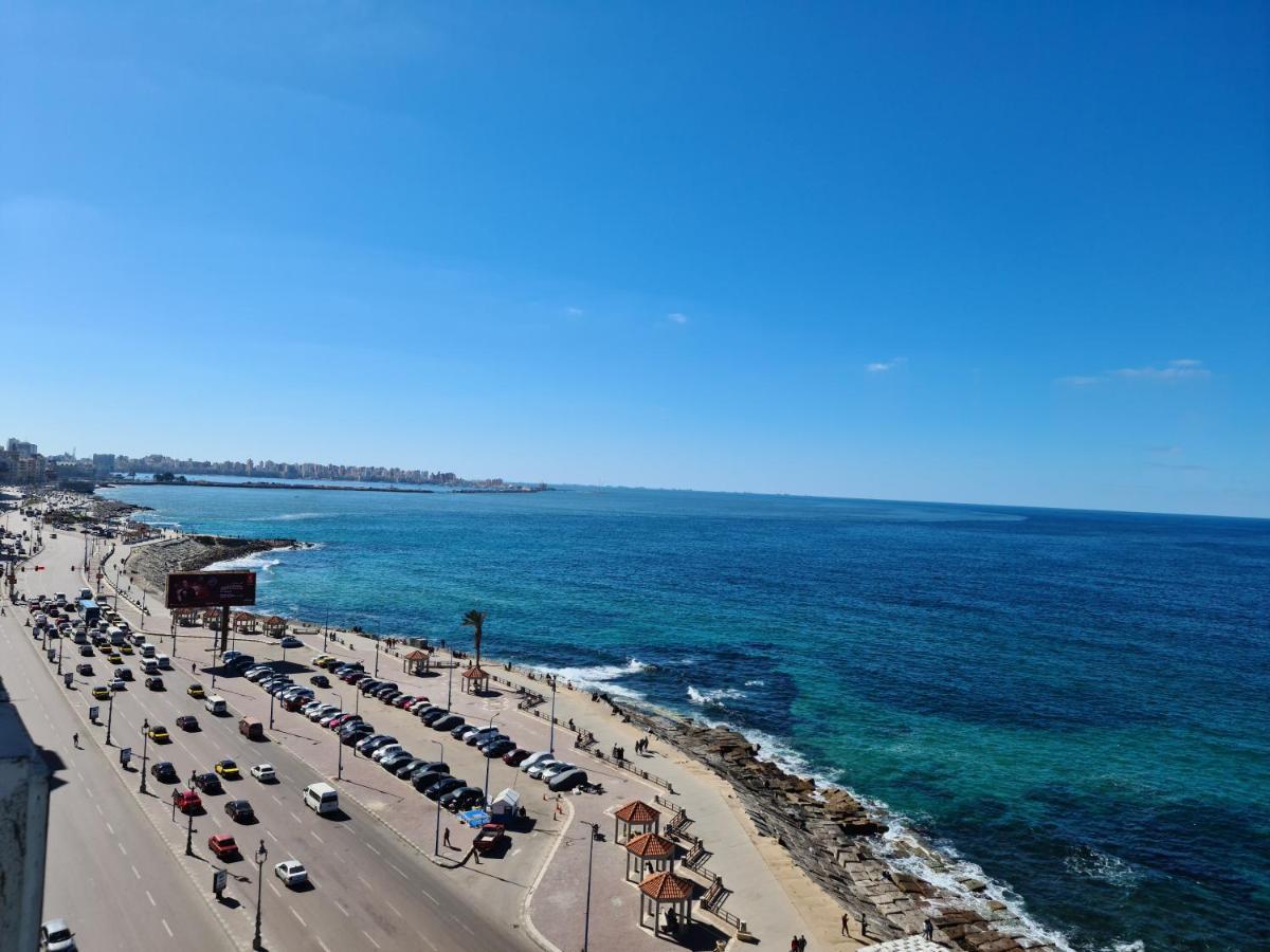 شقة Midpoint Sea View - Families Only الإسكندرية المظهر الخارجي الصورة
