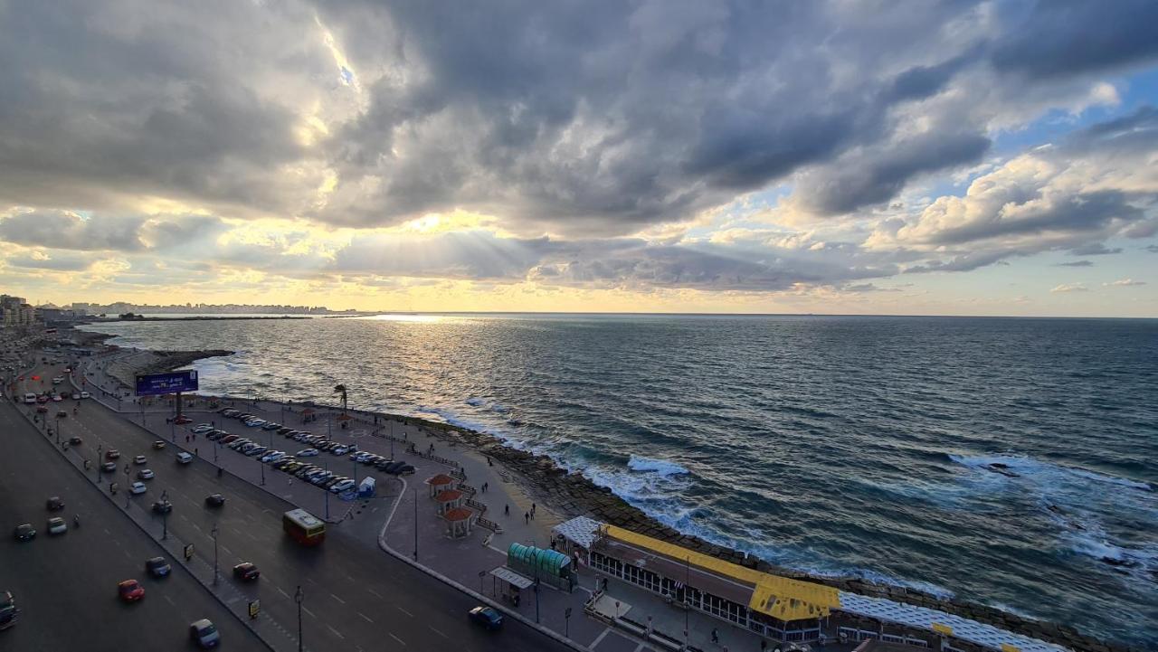شقة Midpoint Sea View - Families Only الإسكندرية المظهر الخارجي الصورة