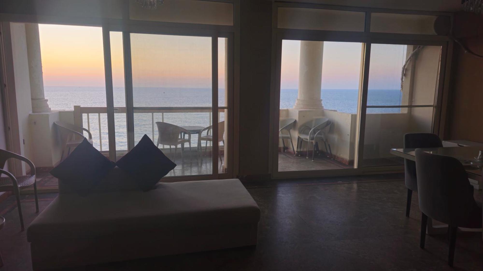 شقة Midpoint Sea View - Families Only الإسكندرية المظهر الخارجي الصورة