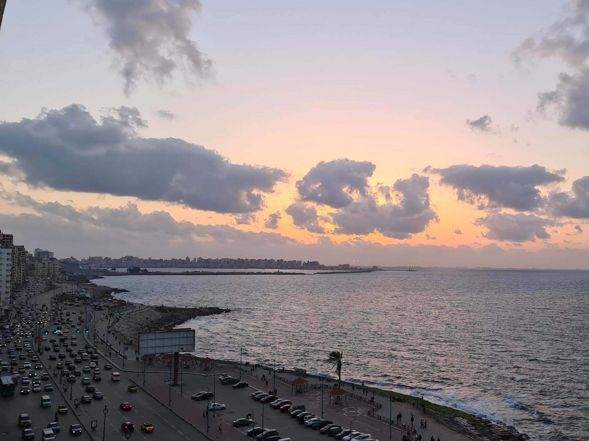شقة Midpoint Sea View - Families Only الإسكندرية الغرفة الصورة